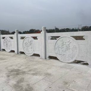 四平芝麻白河道栏杆 石材栏杆