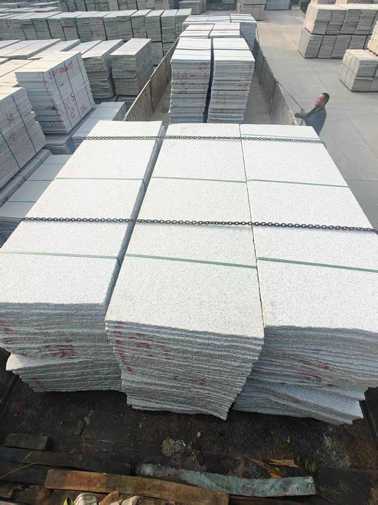 四平芝麻白毛板，石材毛板