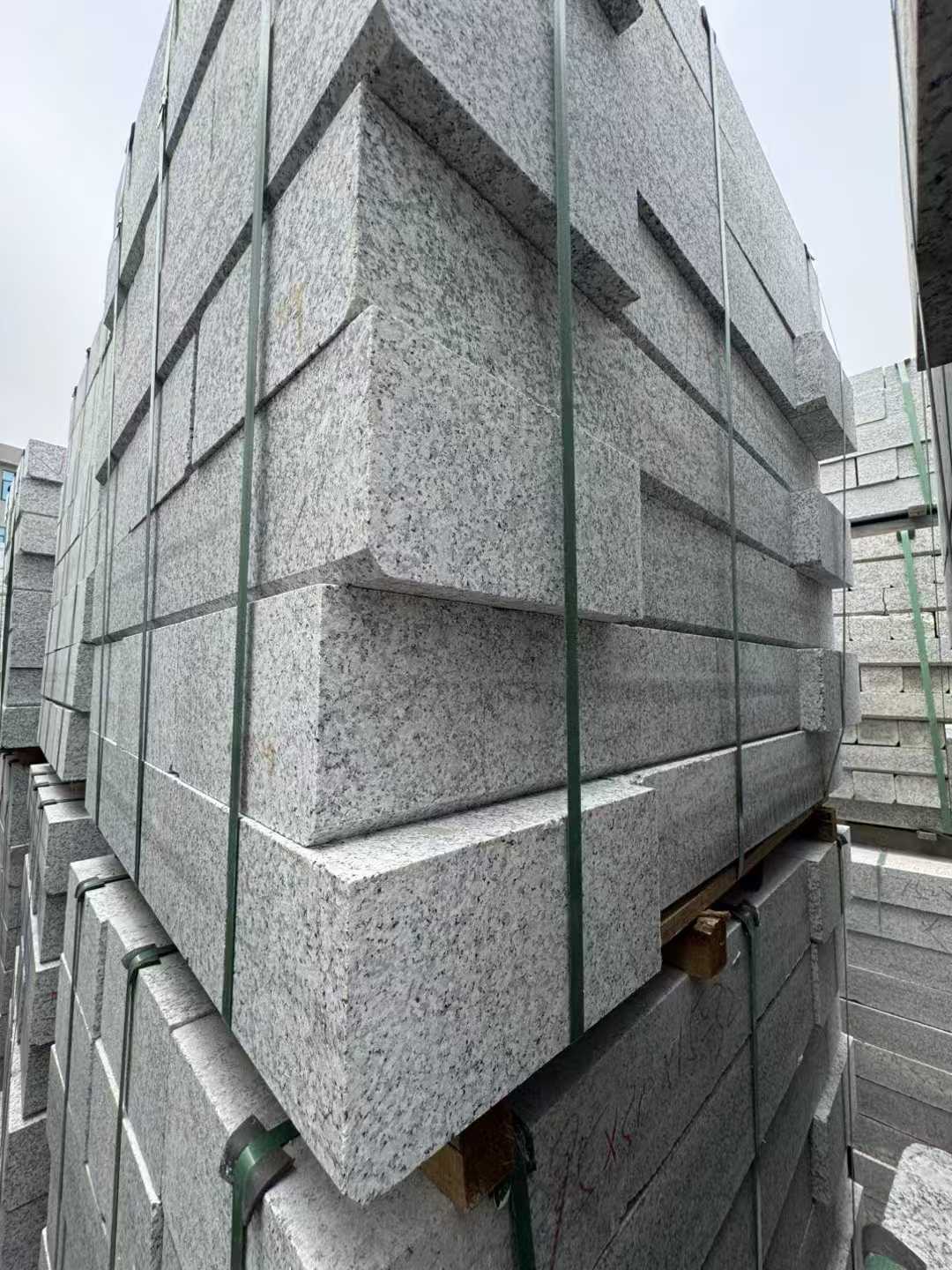 四平芝麻白路牙石 马路牙子
